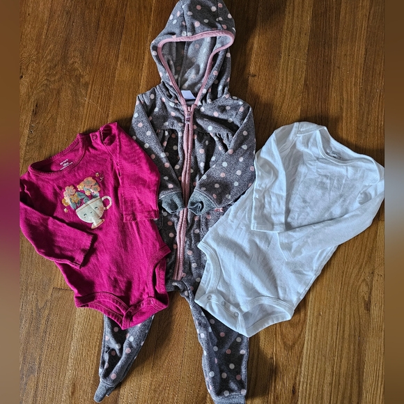 Carter's Baby Girls Size 18 Months Bundle of Qty 3 Fall Winter One-Piece Outfits - Picture 1 of 11